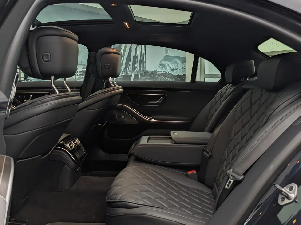 Mercedes-Benz S-Class - Image 8