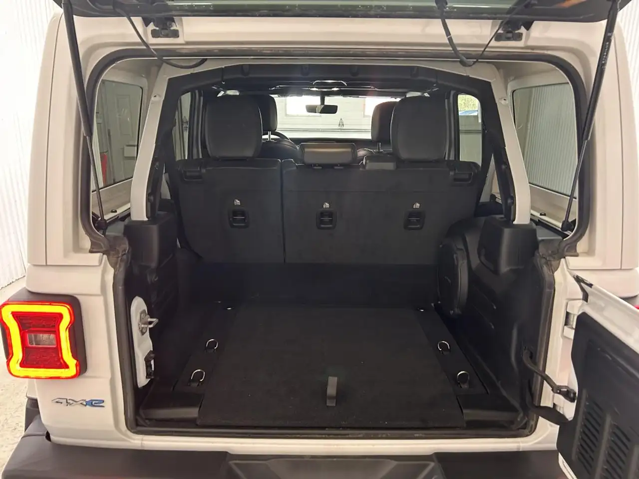 Jeep Wrangler - Image 16