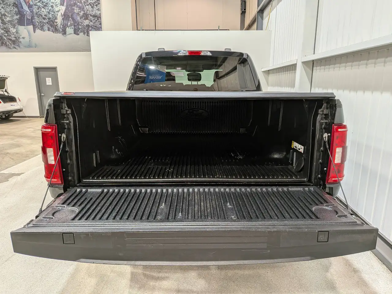 Ford F-150 - Image 8