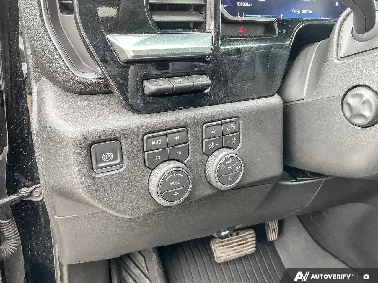 Chevrolet Silverado 1500 - Image 28