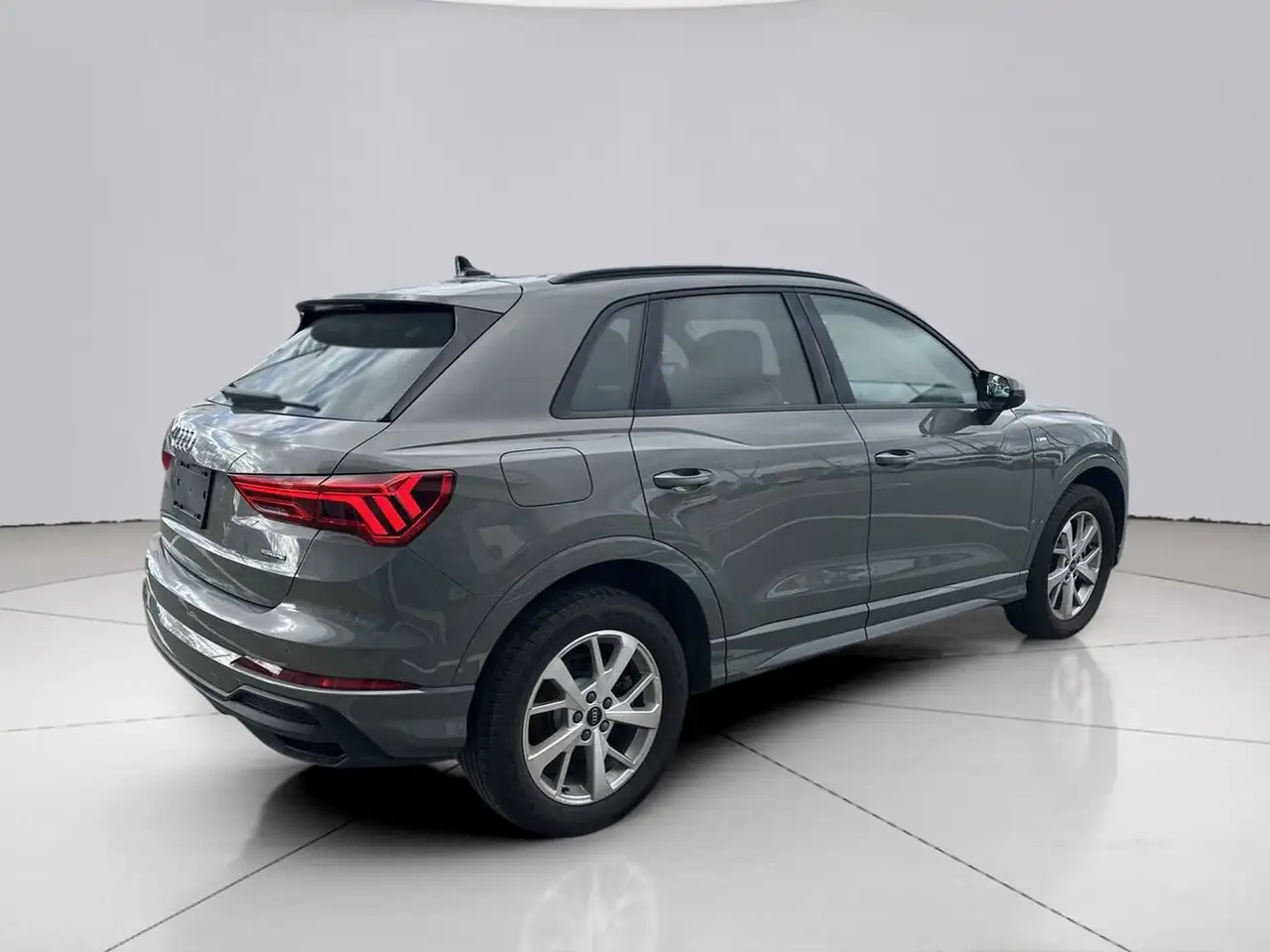 Audi Q3 - Image 9
