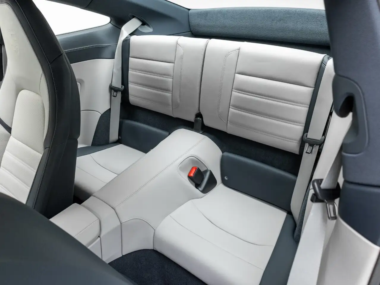 Porsche 911 - Image 35