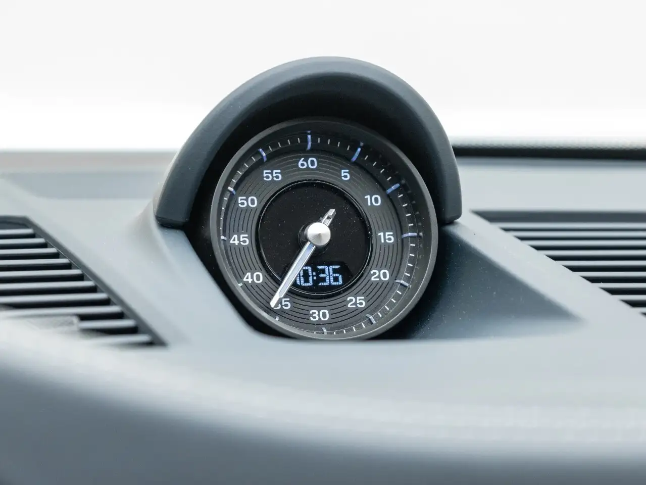 Porsche 911 - Image 31
