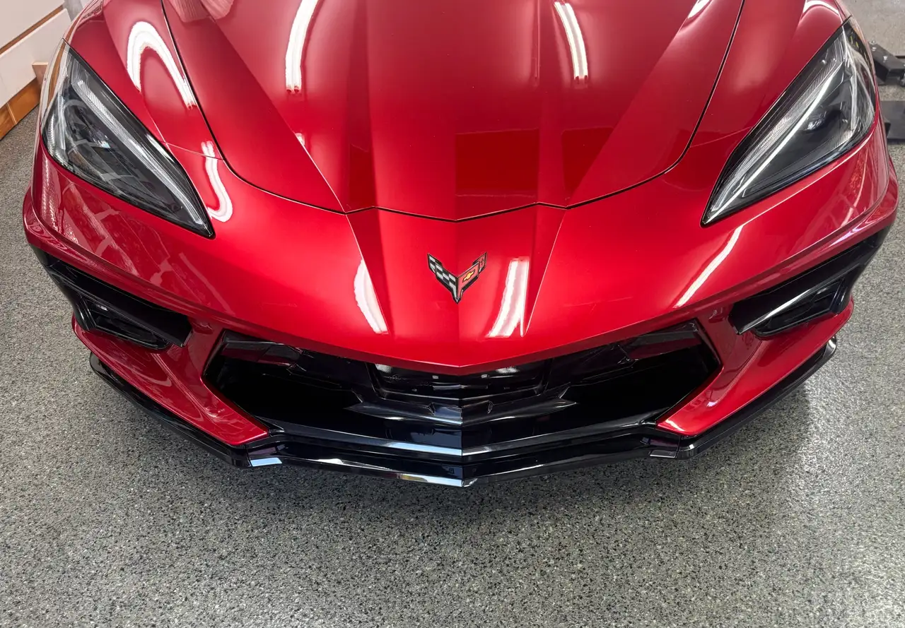 Chevrolet Corvette - Image 18