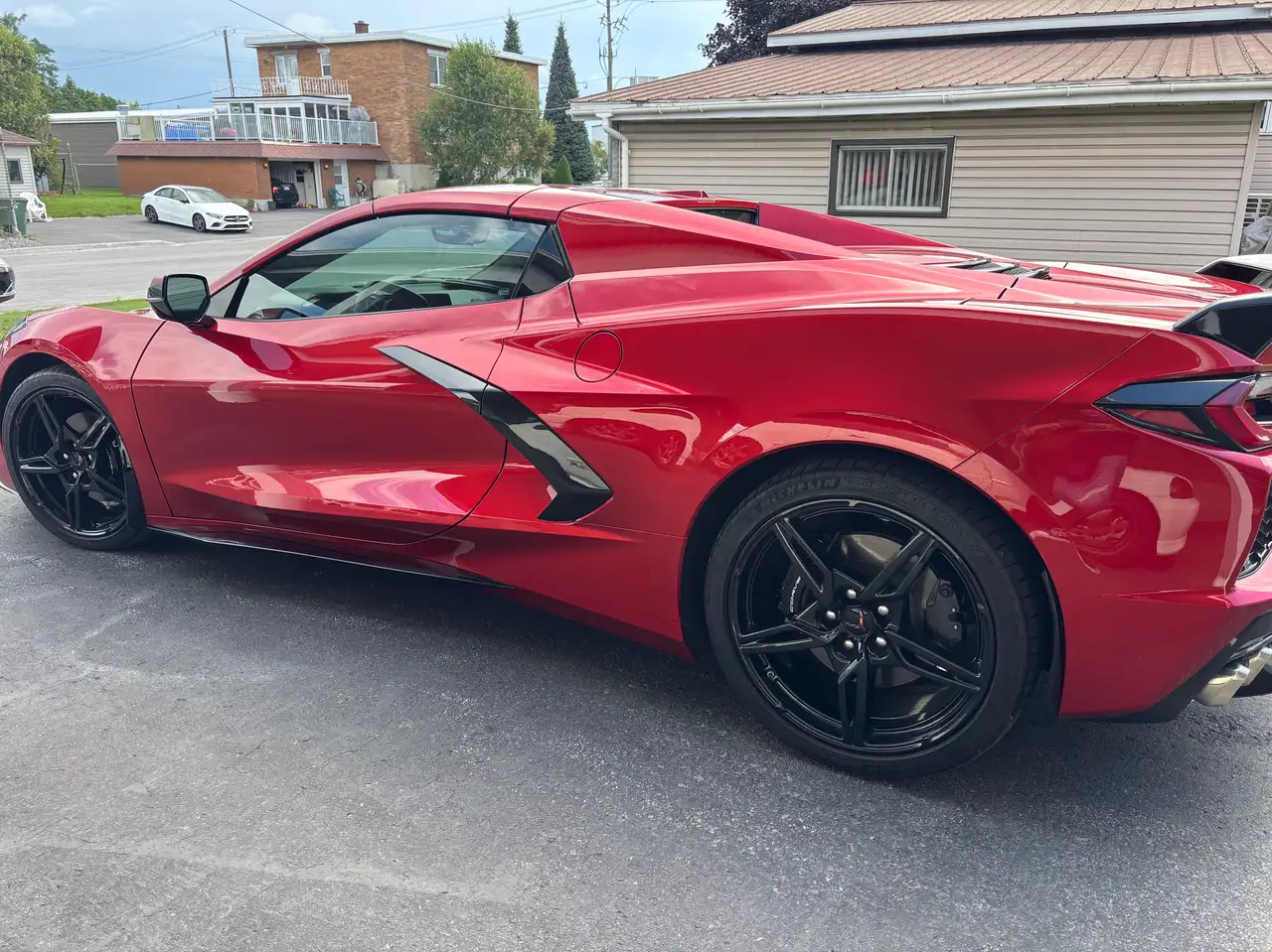 Chevrolet Corvette - Image 12