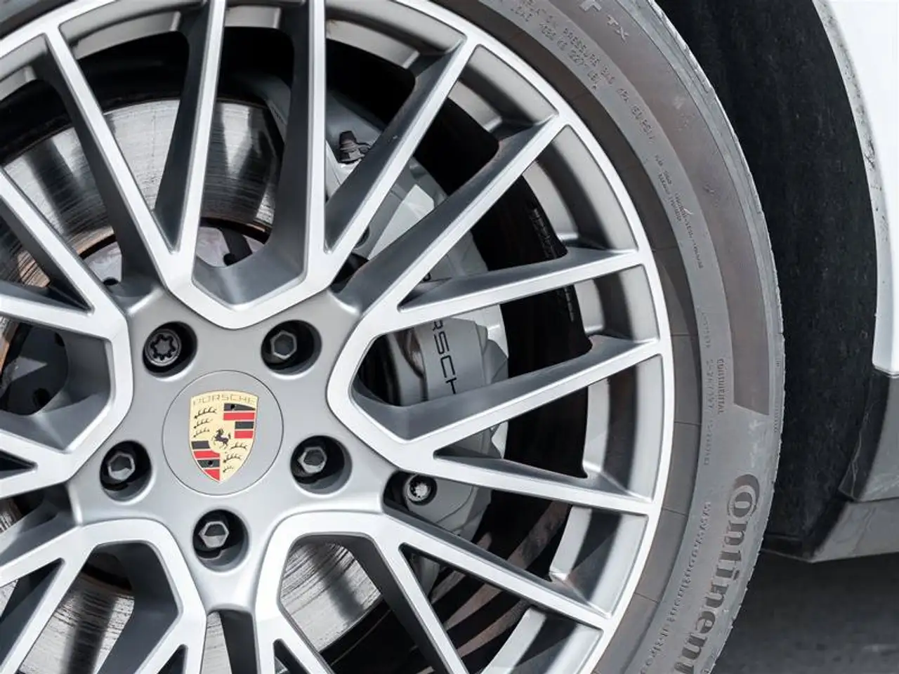 Porsche Cayenne - Image 14