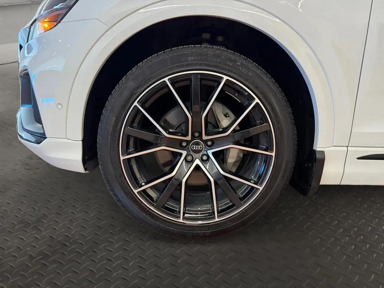 Audi Q8 - Image 9