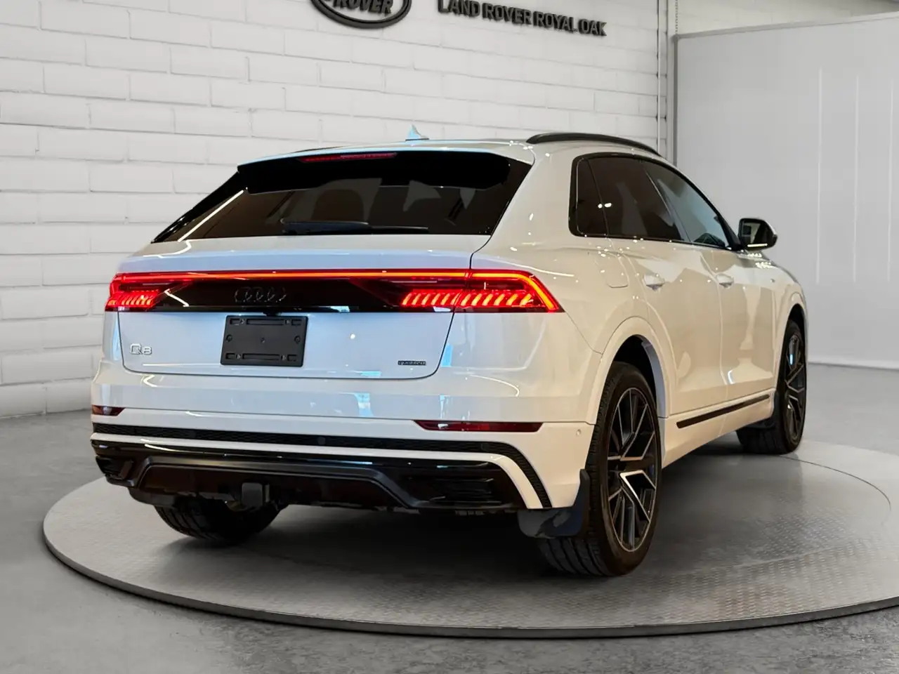 Audi Q8 - Image 5