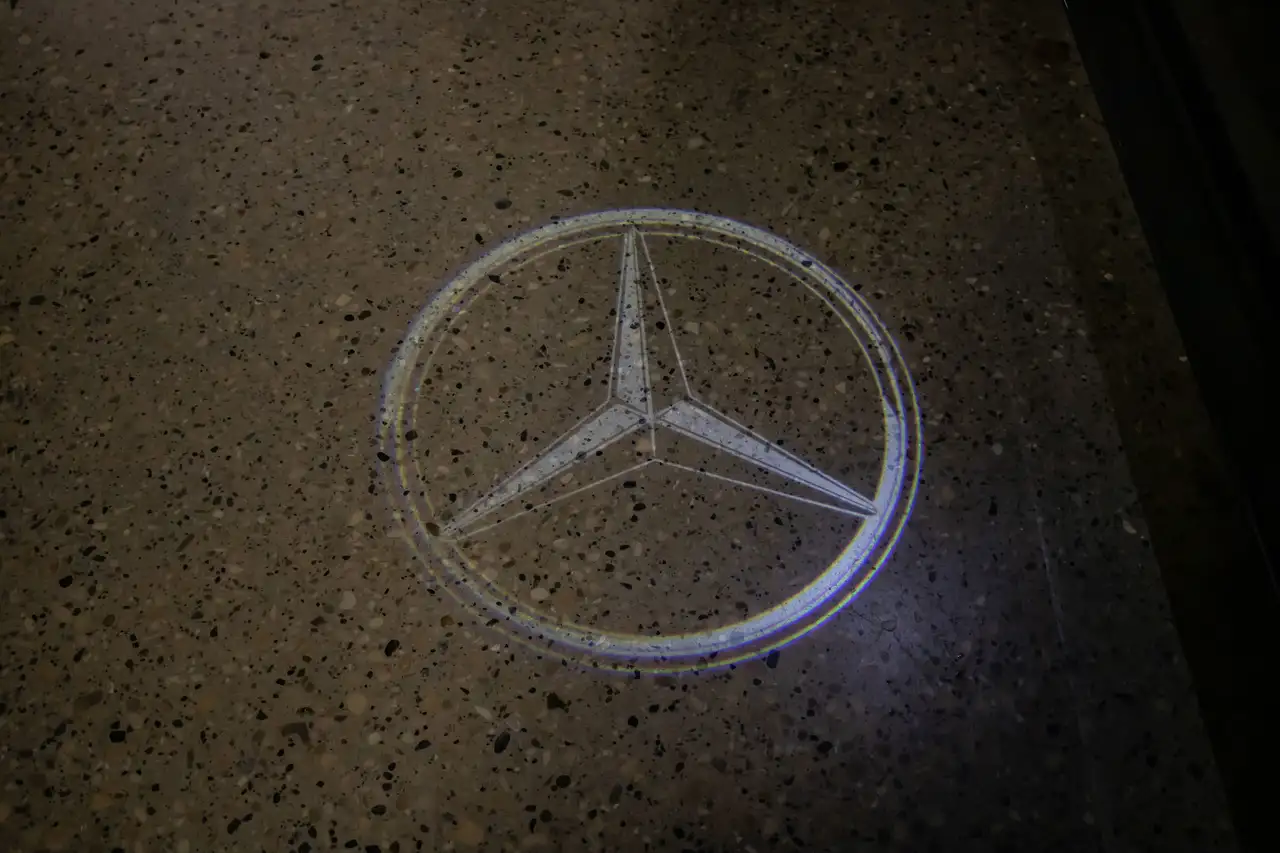 Mercedes-Benz C-Class - Image 18