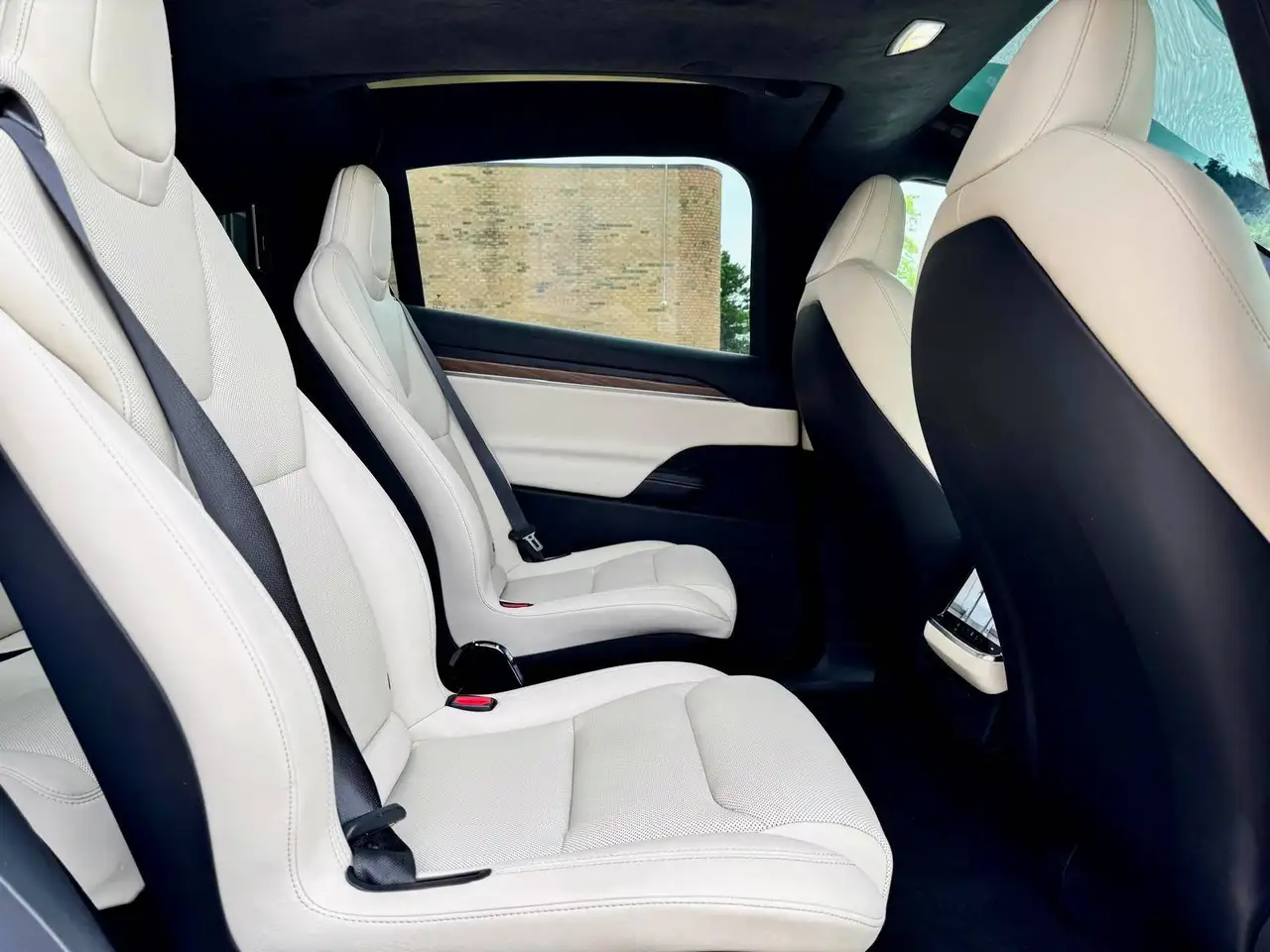Tesla Model X - Image 23