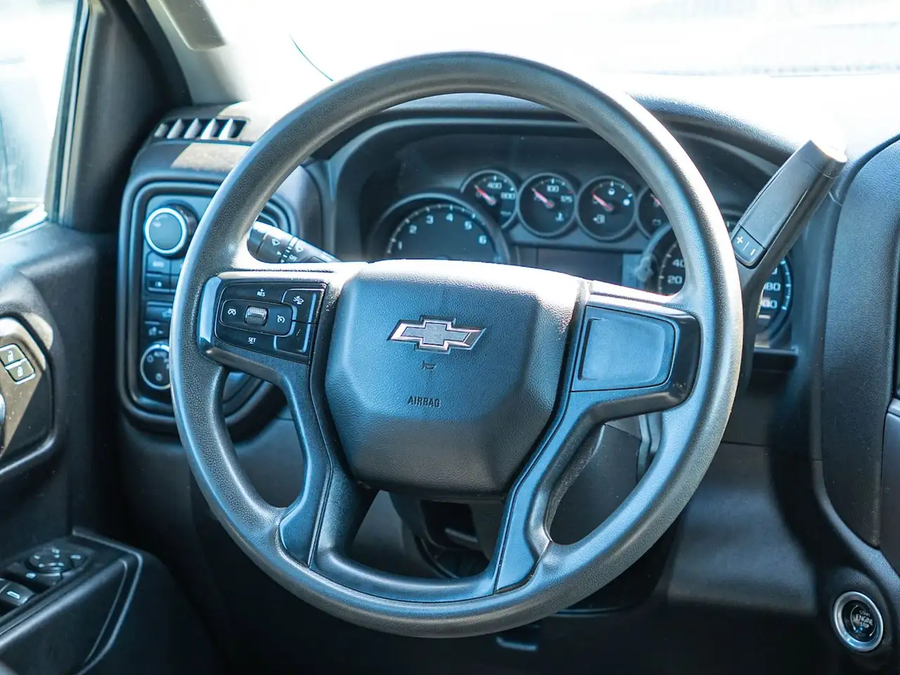 Chevrolet Silverado 1500 - Image 13