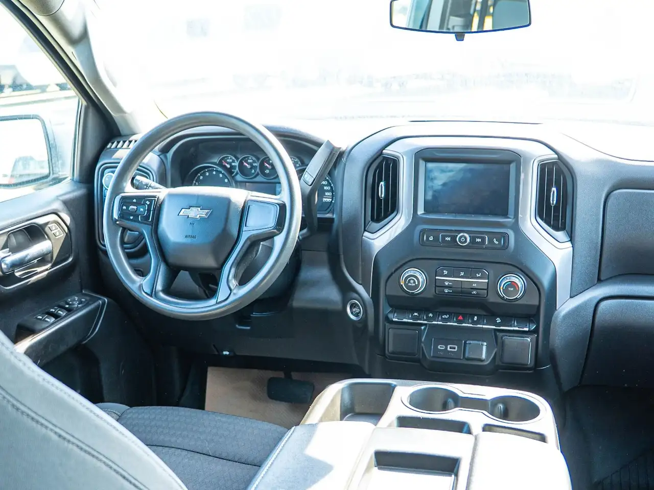 Chevrolet Silverado 1500 - Image 12