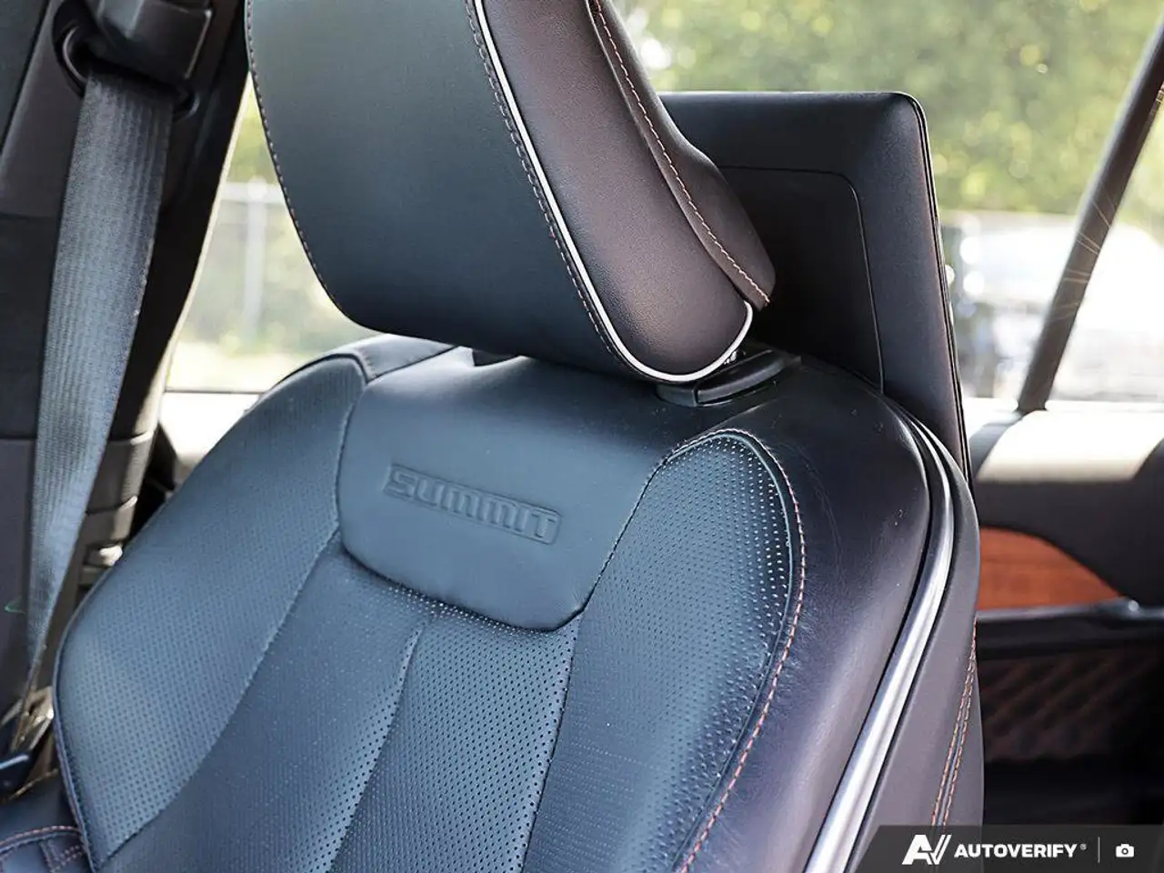 Jeep Grand Cherokee - Image 26