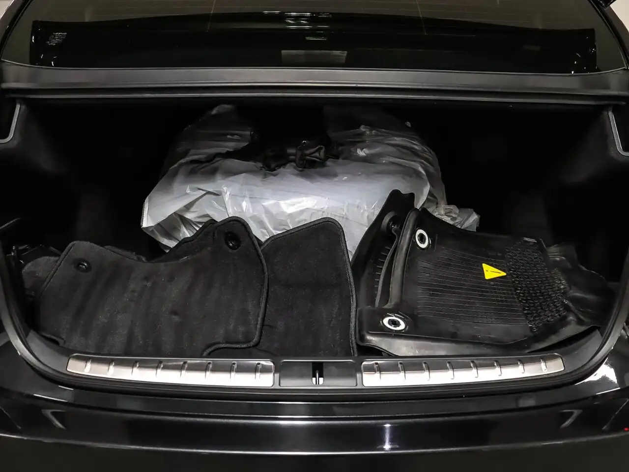 Lexus LS - Image 16