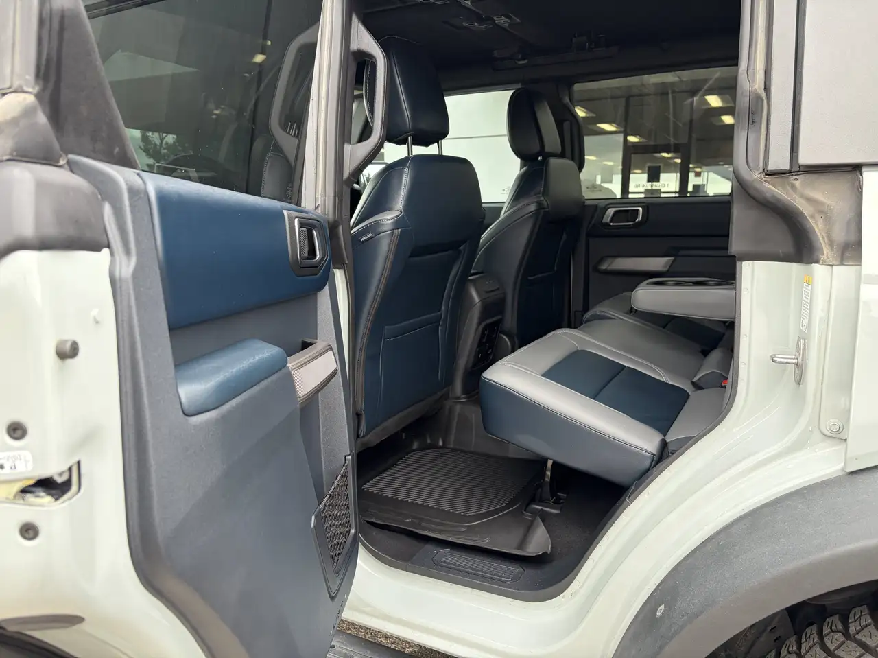 Ford Bronco - Image 10