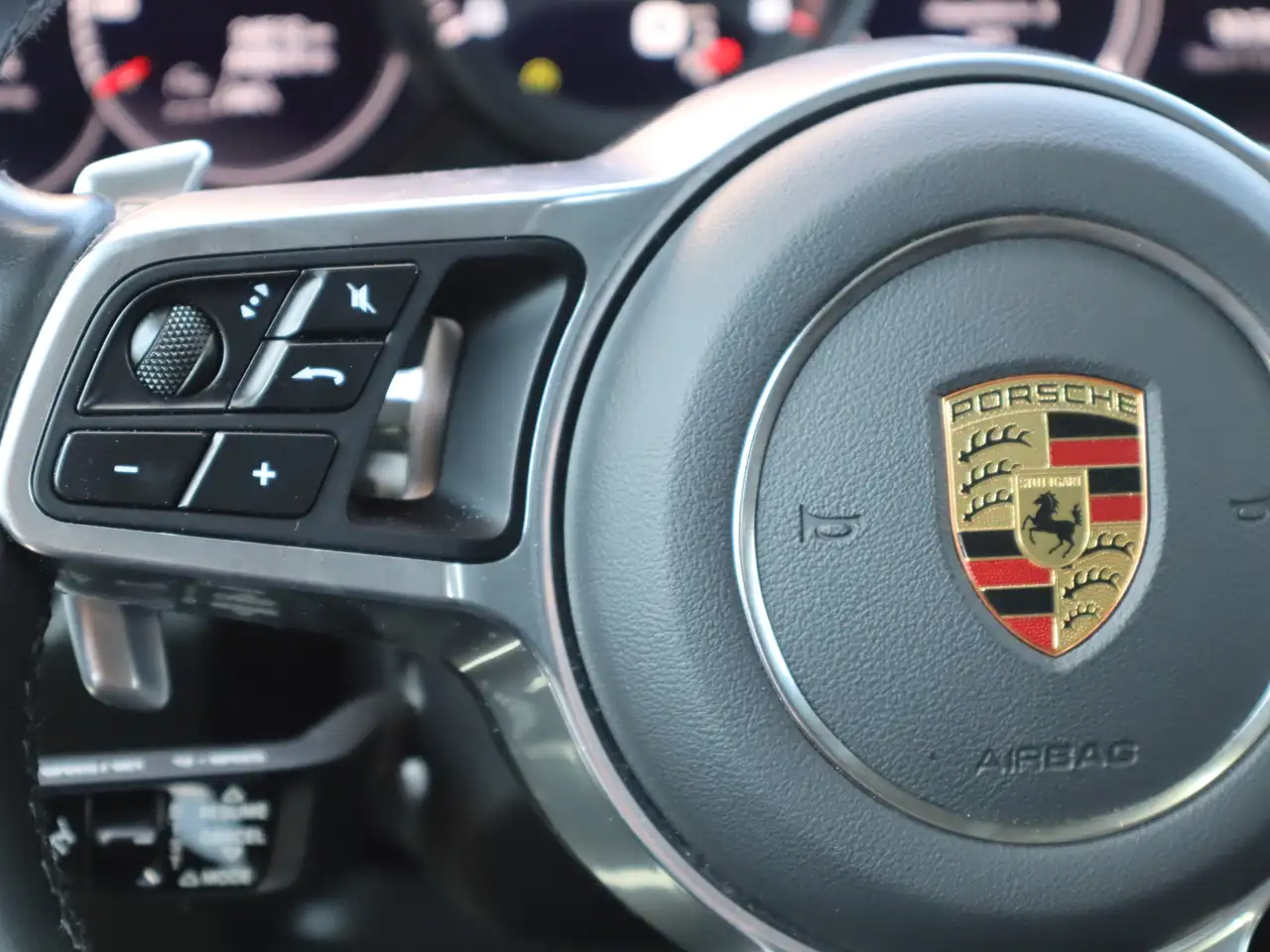 Porsche Cayenne - Image 18