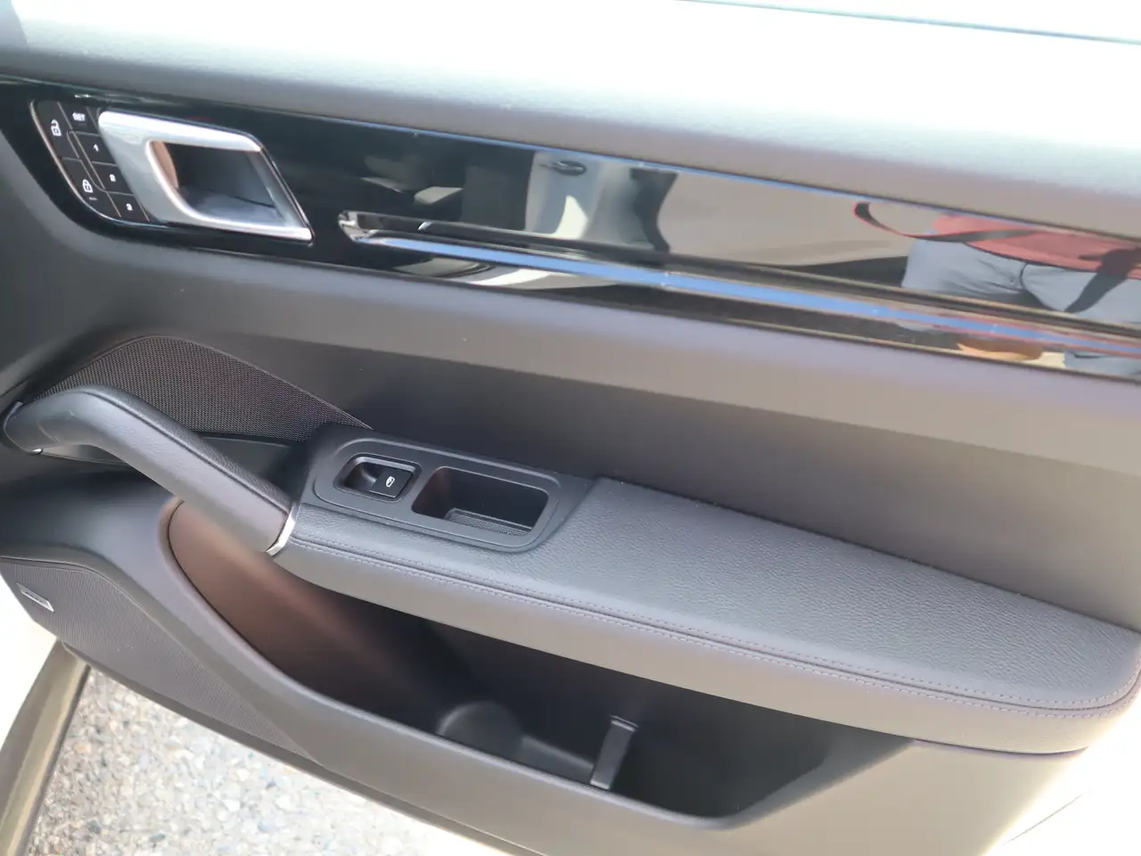 Porsche Cayenne - Image 25