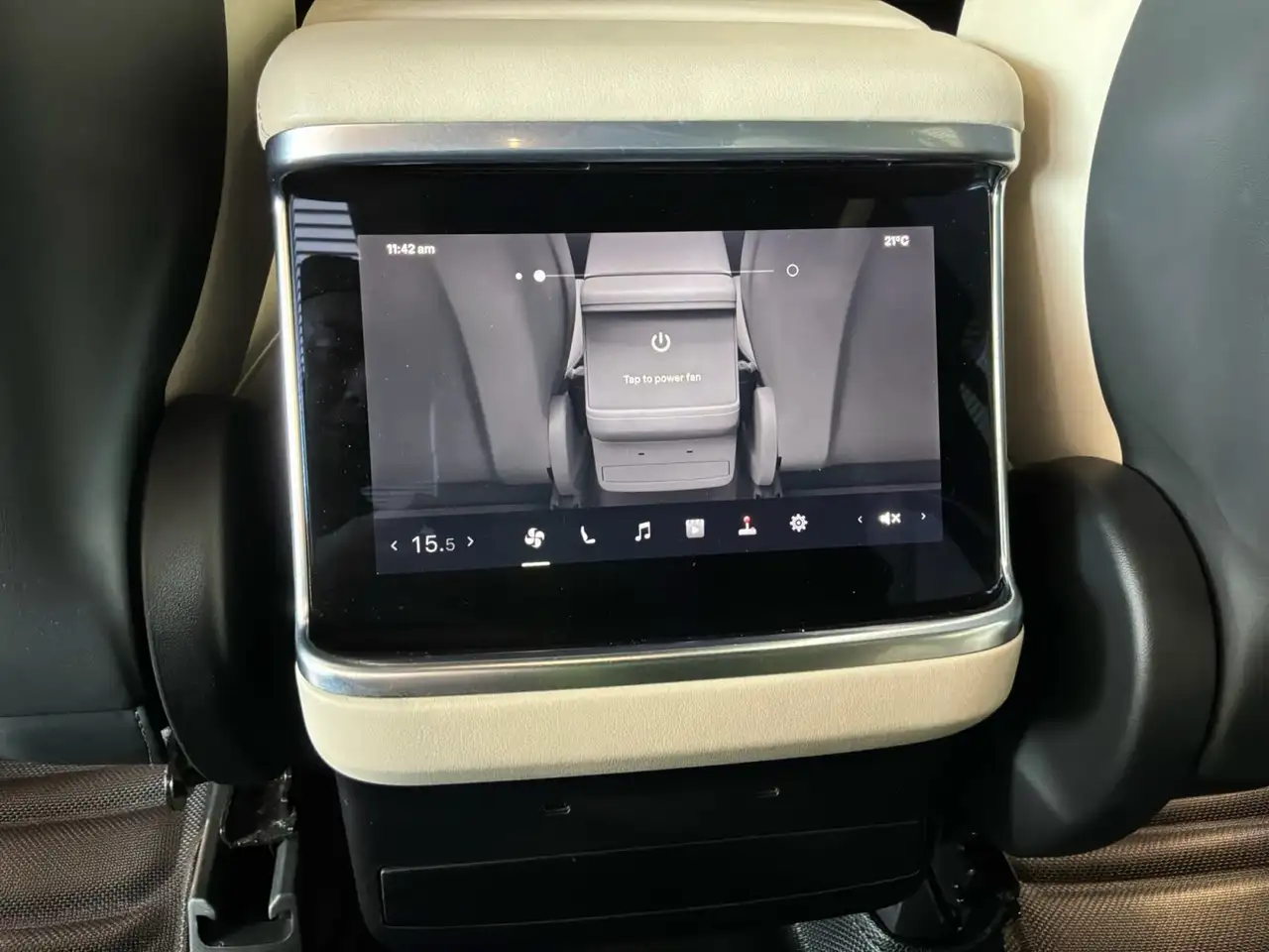 Tesla Model X - Image 25