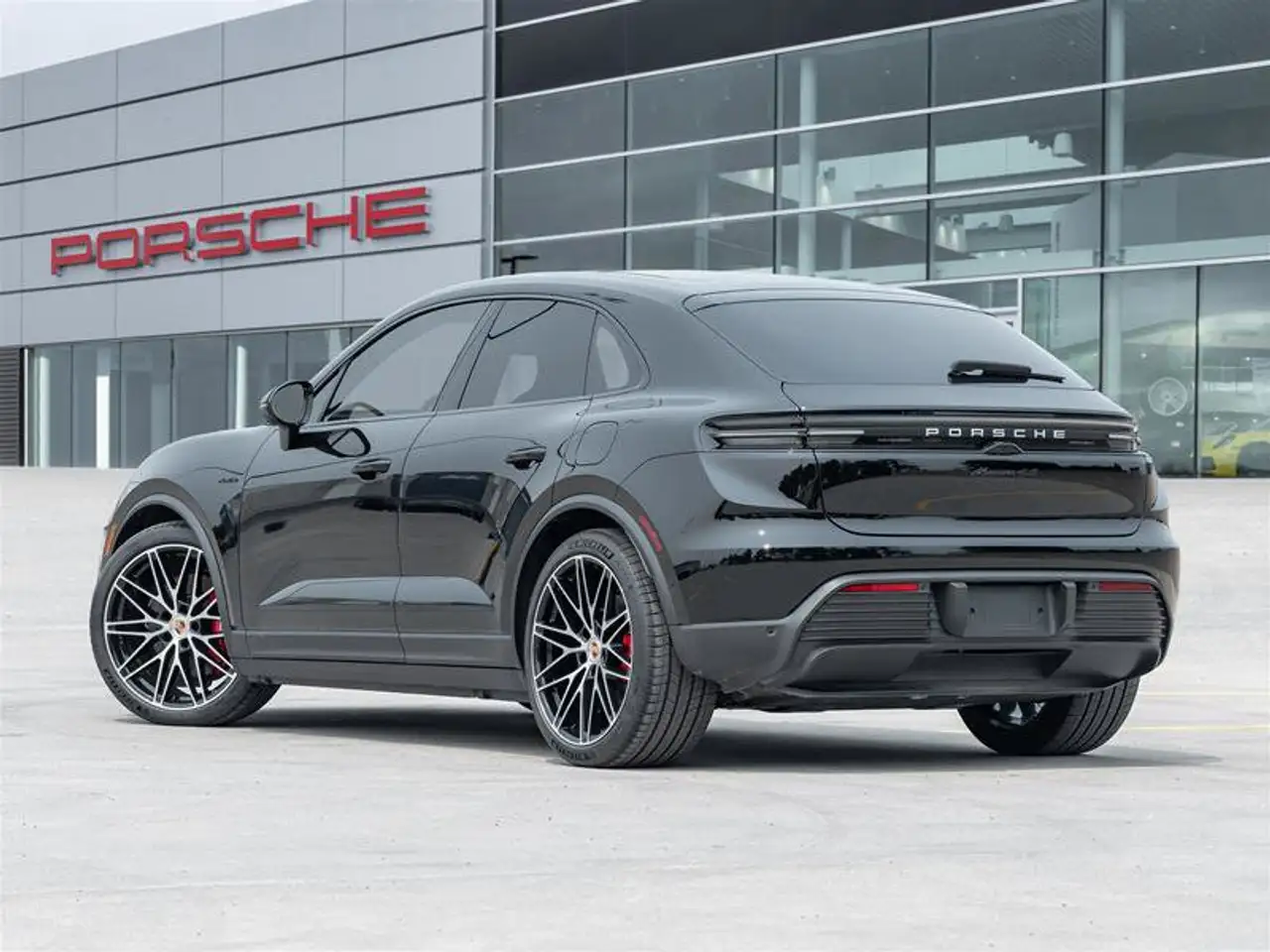 Porsche Macan - Image 4