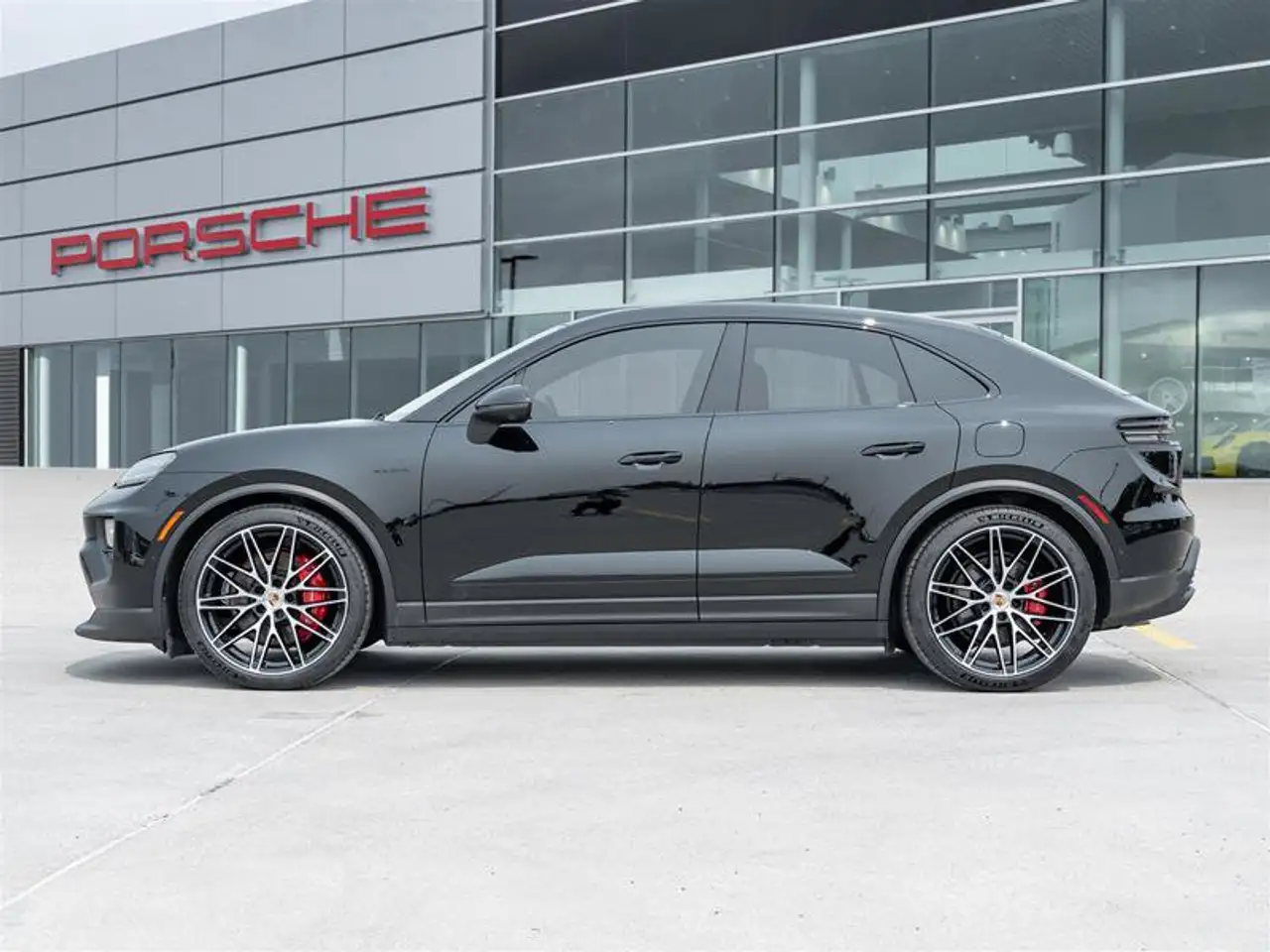 Porsche Macan - Image 3