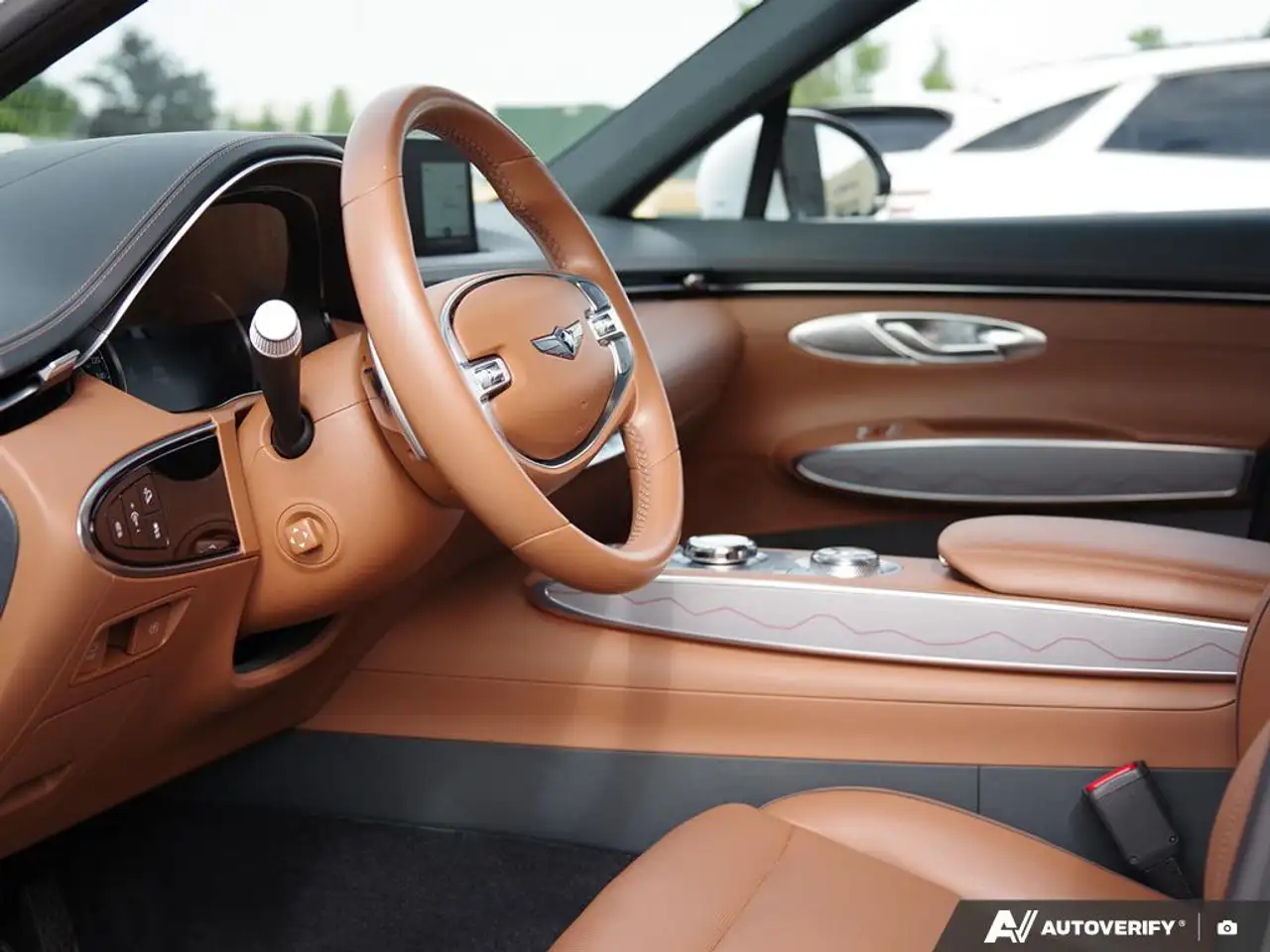 Genesis GV70 - Image 13