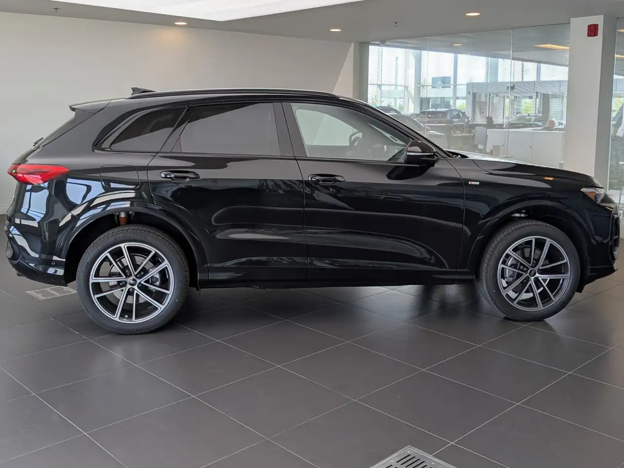 Audi Q5 - Image 2