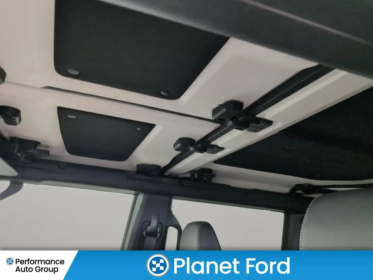 Ford Bronco - Image 13