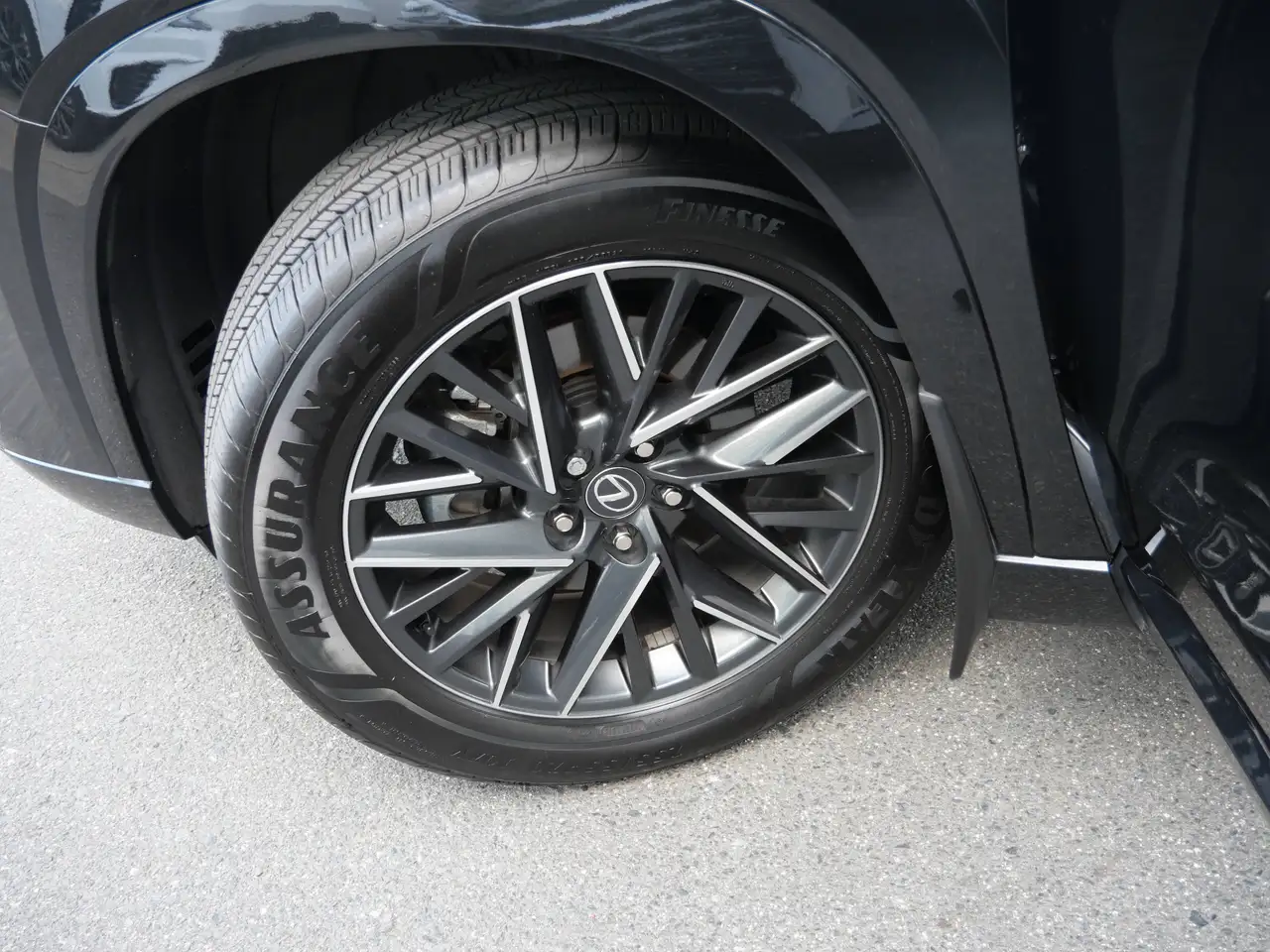 Lexus TX - Image 11