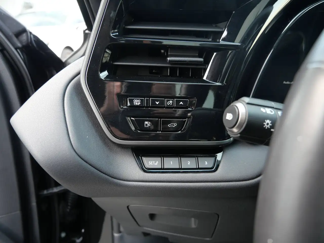 Lexus TX - Image 14