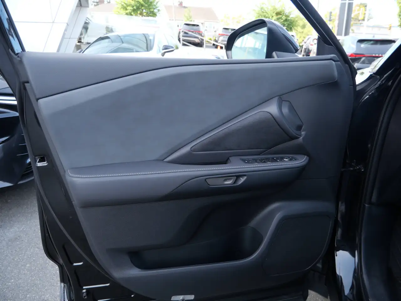 Lexus TX - Image 10