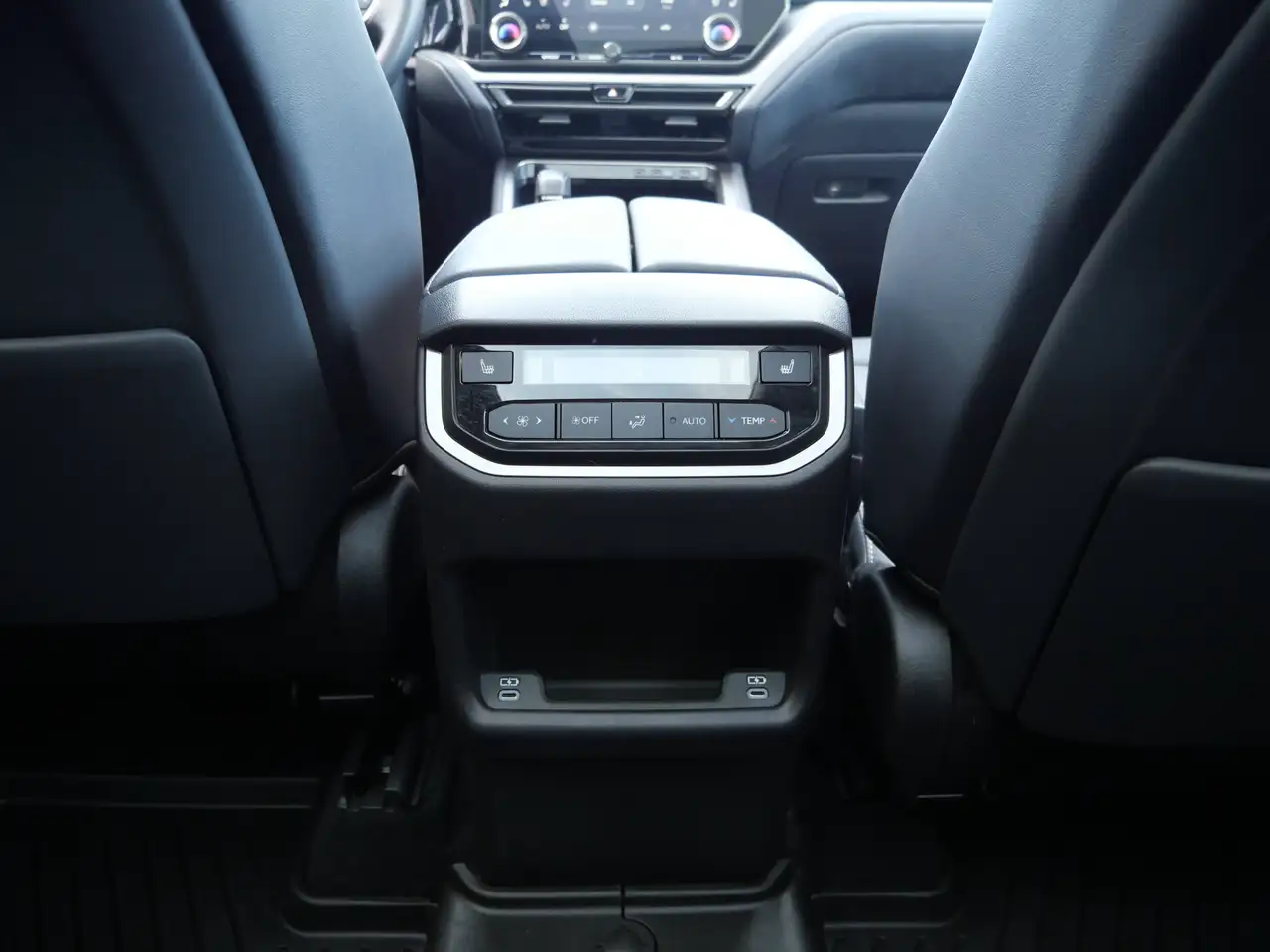 Lexus TX - Image 21