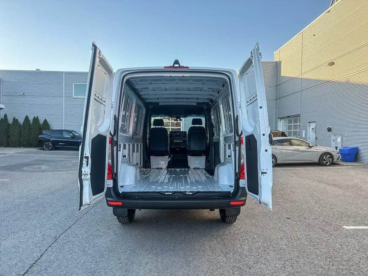 Mercedes-Benz Sprinter - Image 17