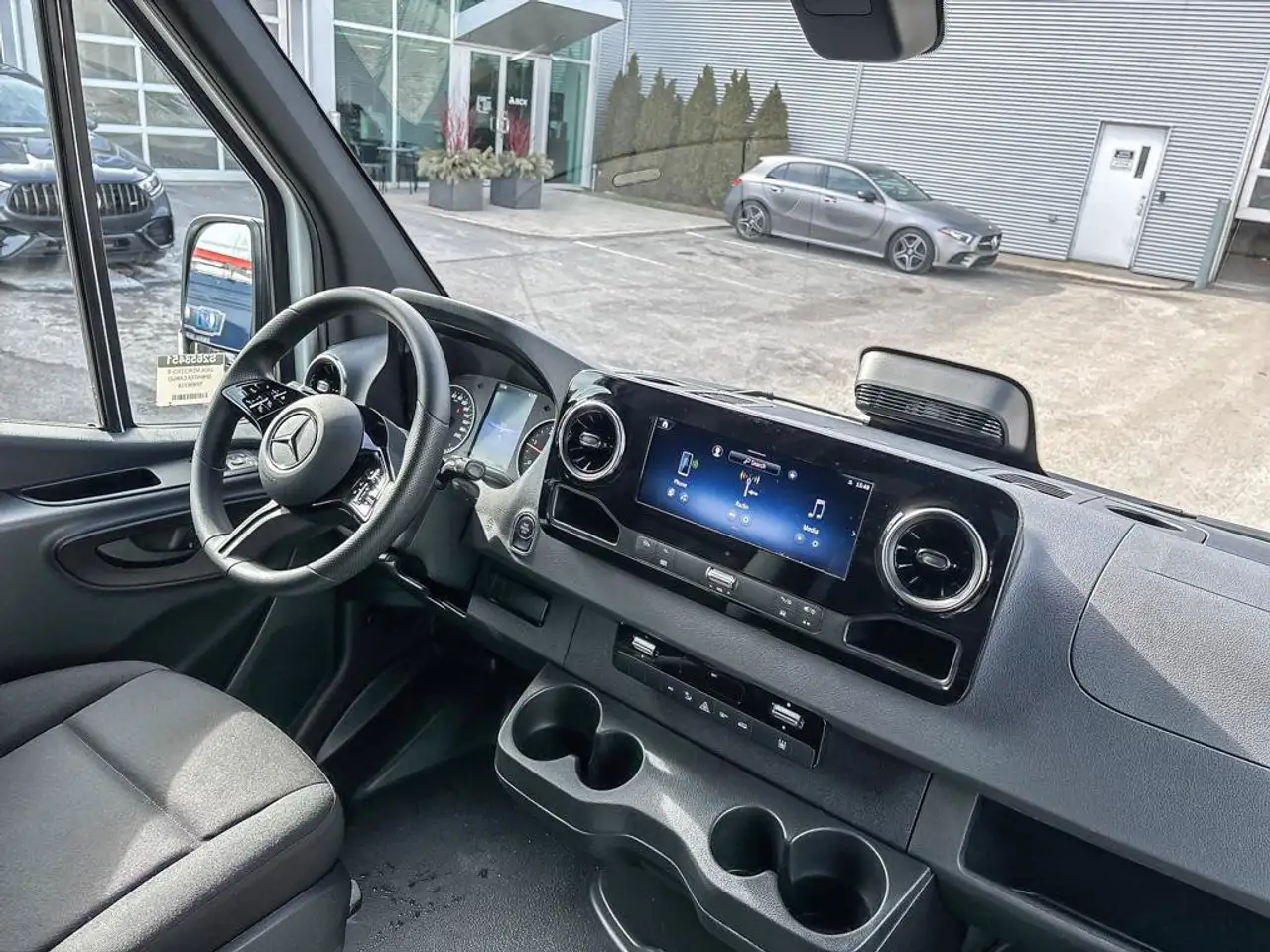 Mercedes-Benz Sprinter - Image 10