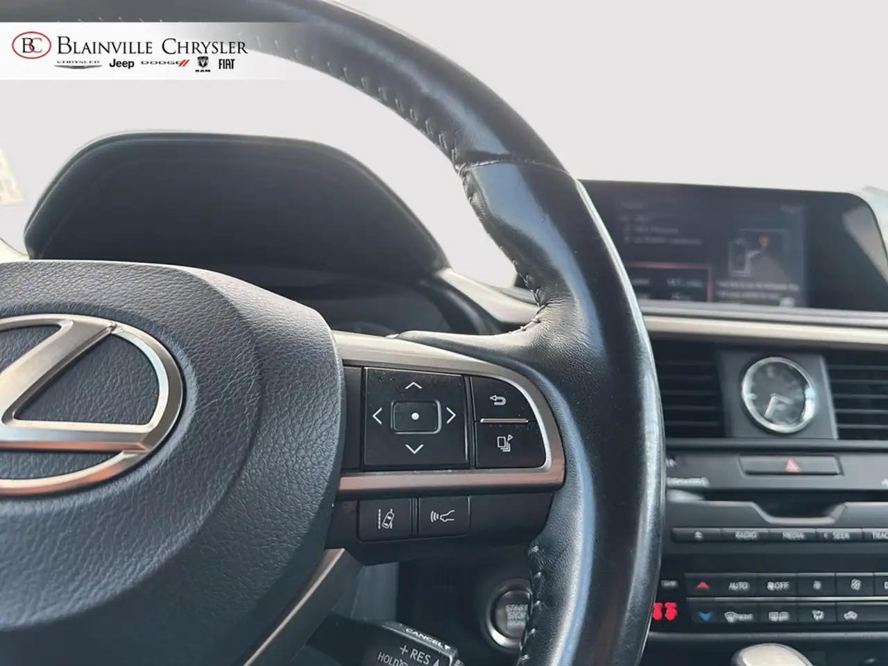 Lexus RX - Image 27