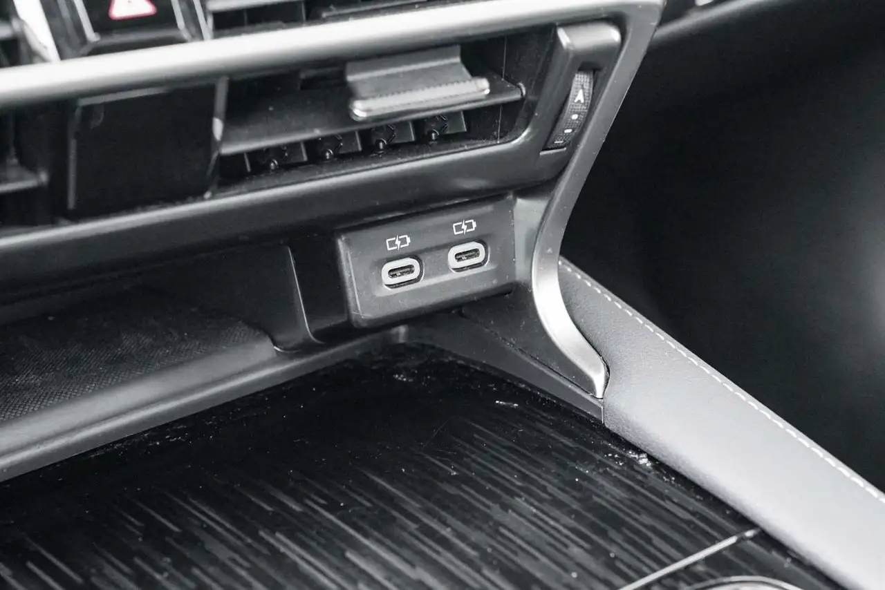 Lexus RX - Image 32
