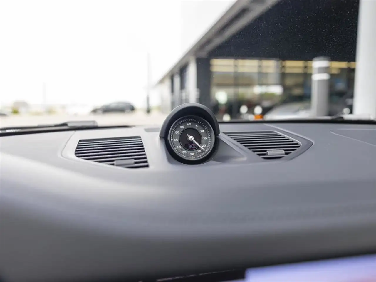 Porsche 911 - Image 31