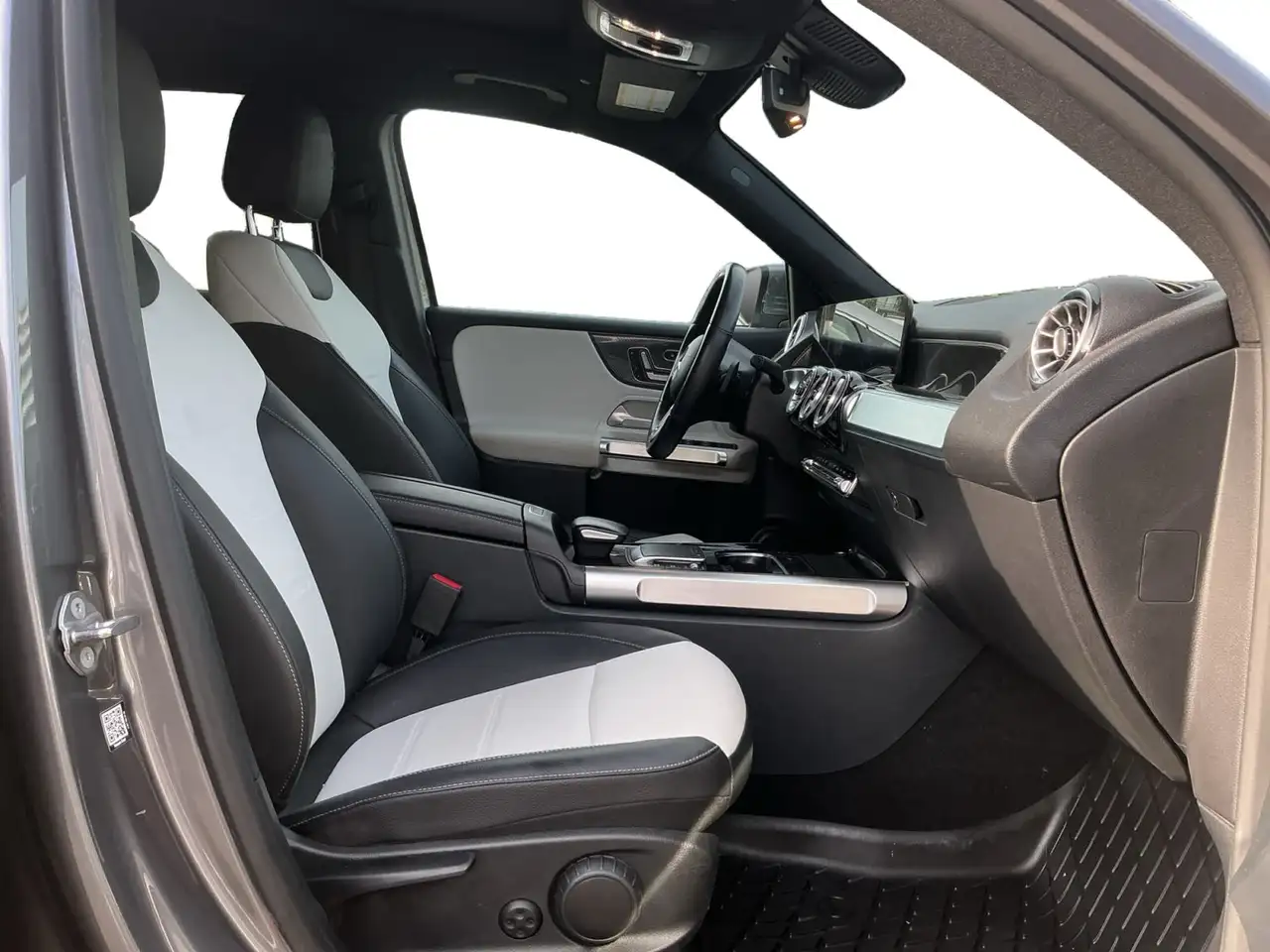 Mercedes-Benz GLB - Image 23