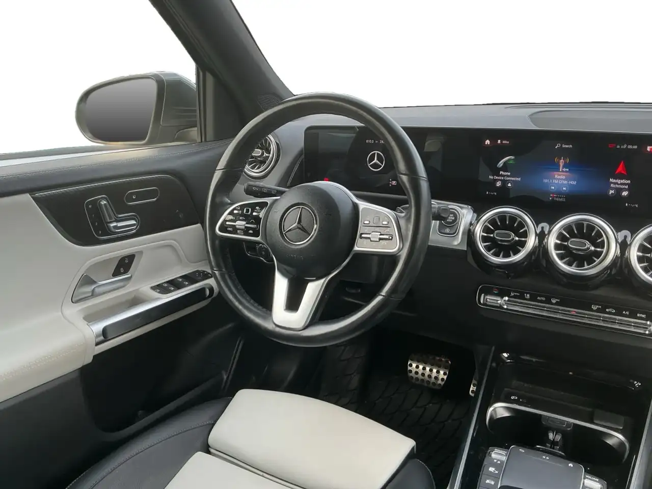 Mercedes-Benz GLB - Image 25