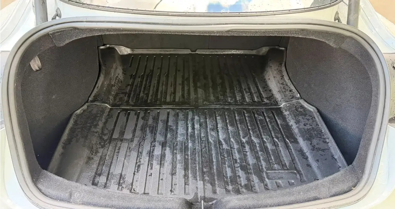 Tesla Model 3 - Image 11