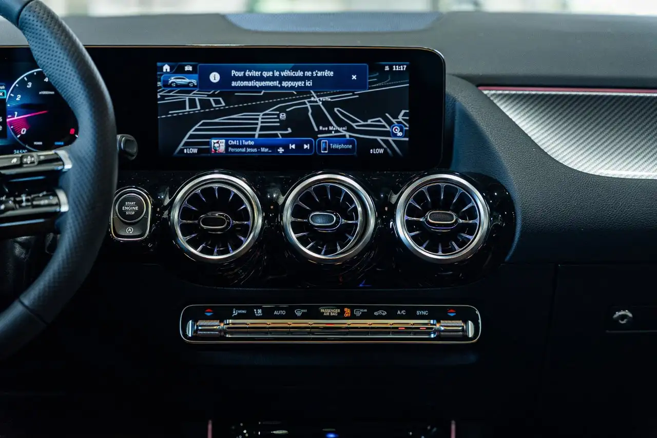 Mercedes-Benz GLA - Image 19
