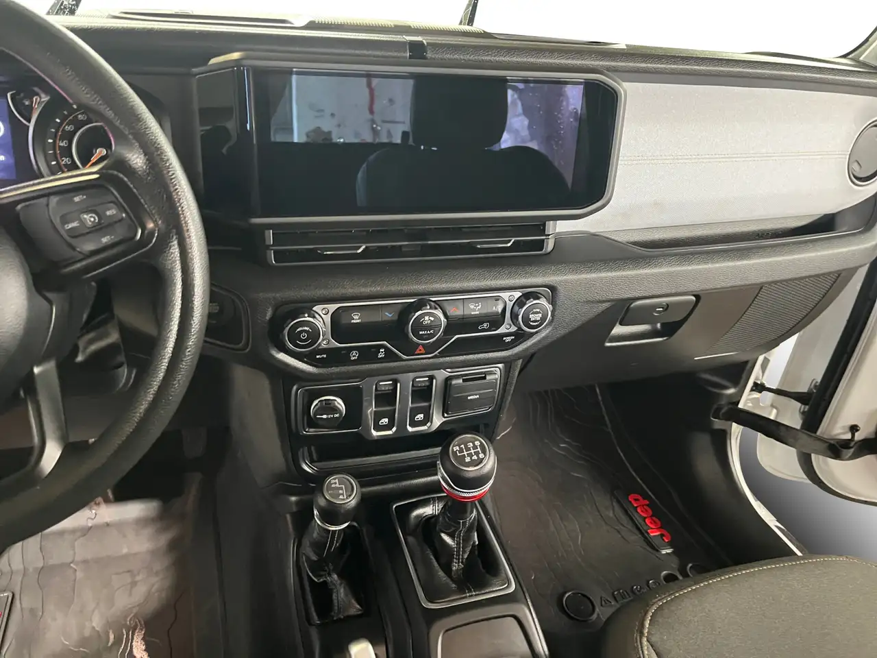 Jeep Wrangler - Image 11