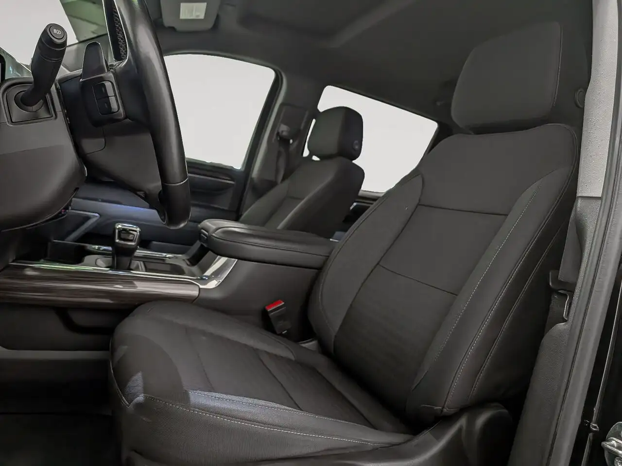 Chevrolet Silverado 1500 - Image 9