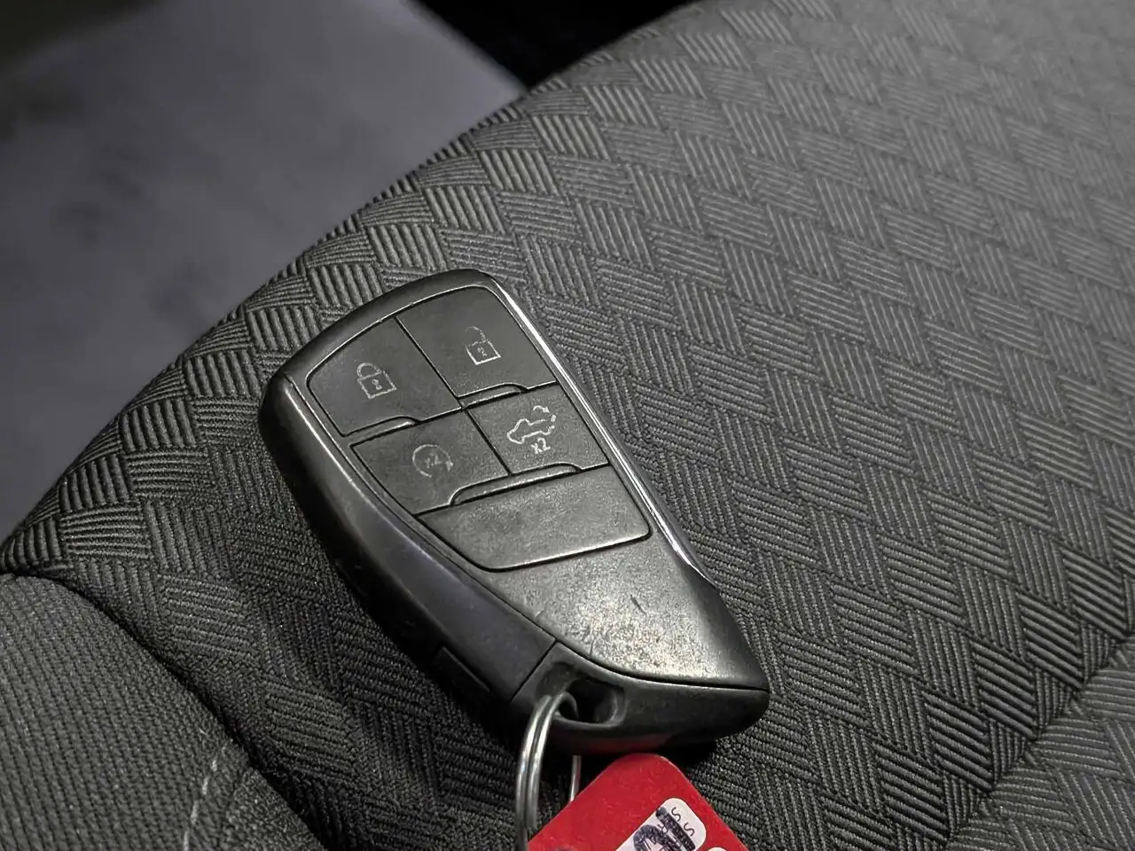 Chevrolet Silverado 1500 - Image 26