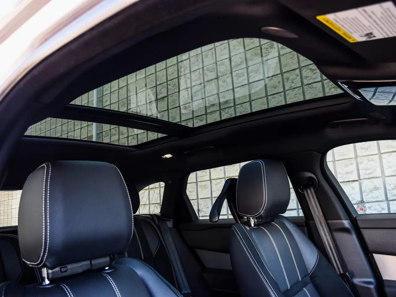 Land Rover Range Rover Velar - Image 10