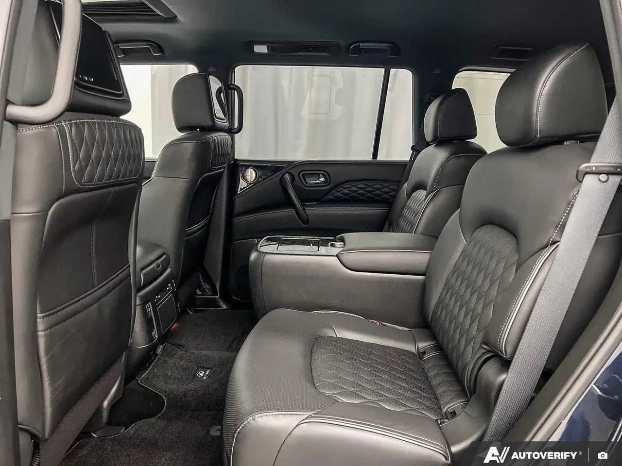 Infiniti QX80 - Image 24