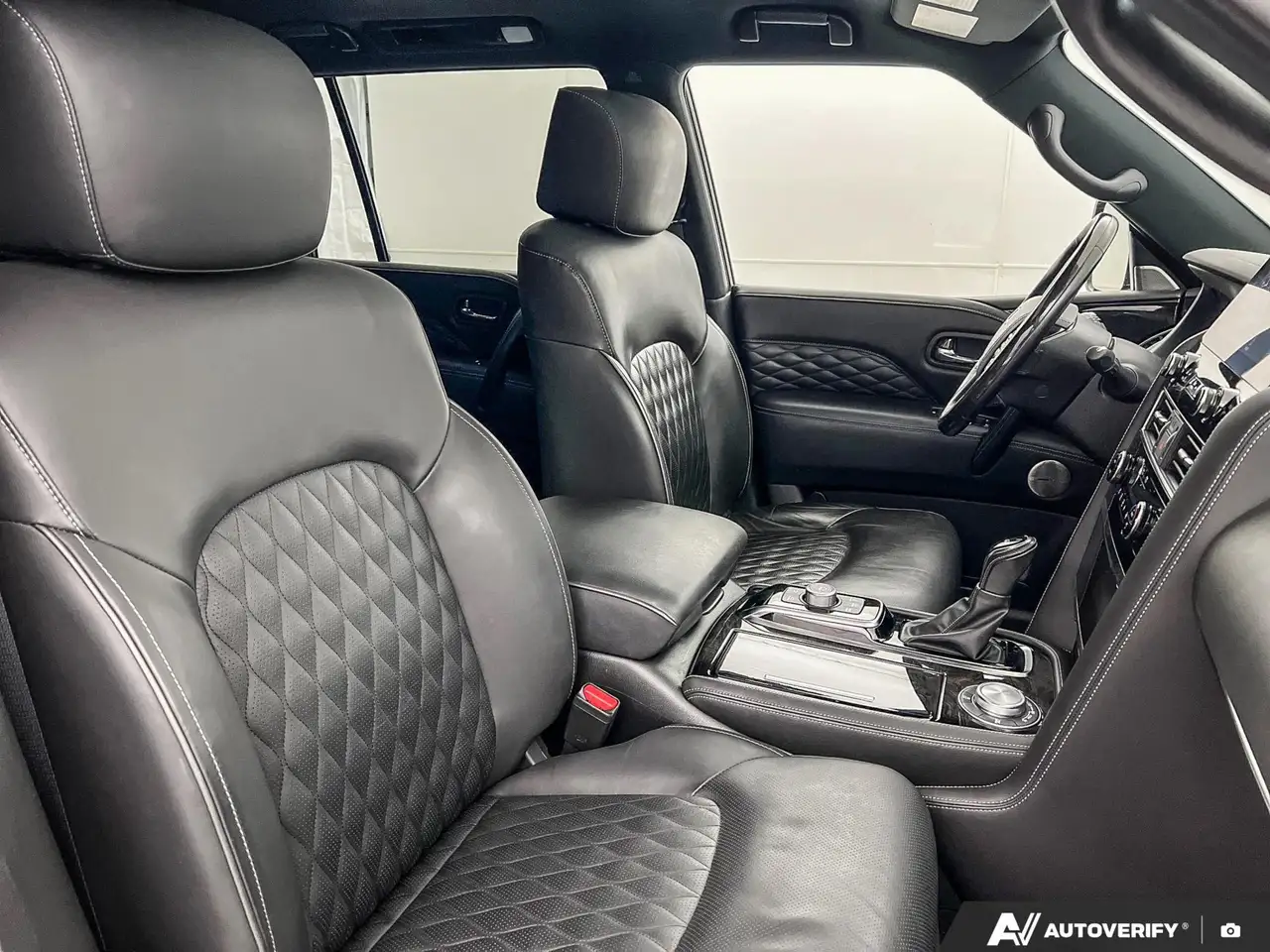 Infiniti QX80 - Image 23