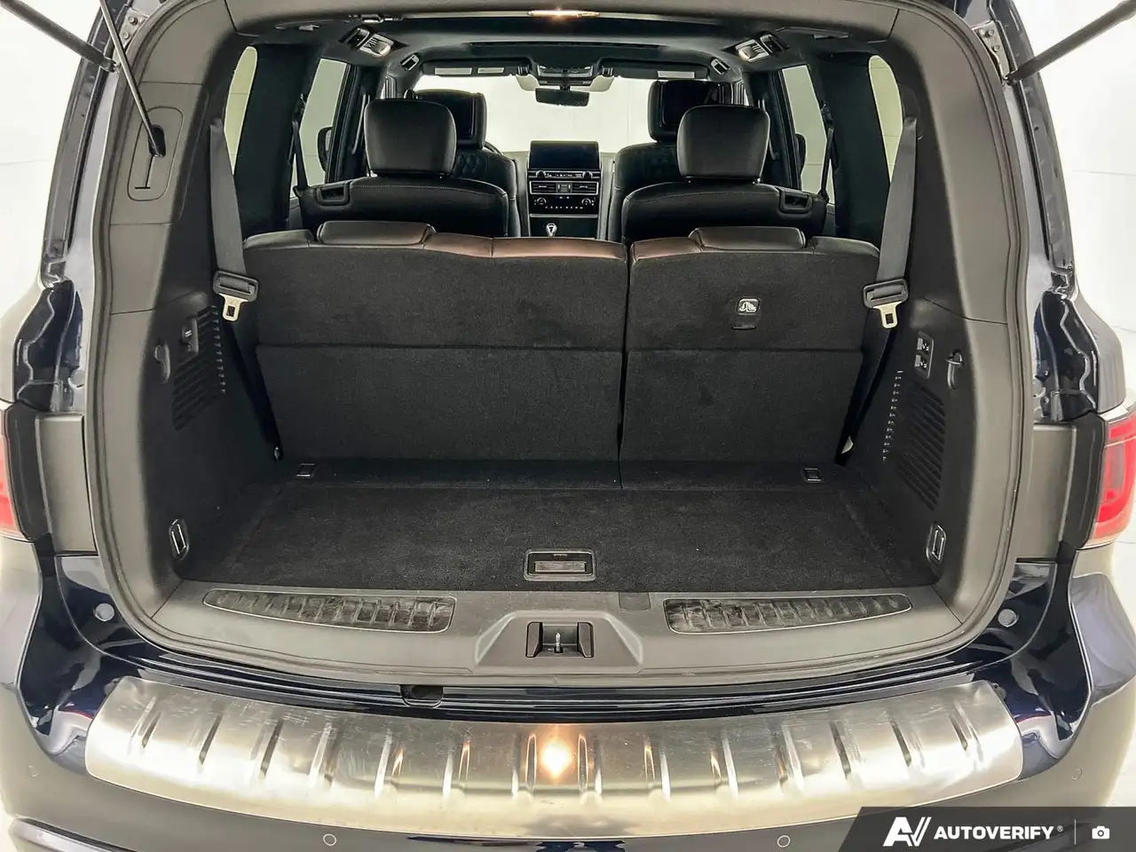 Infiniti QX80 - Image 13
