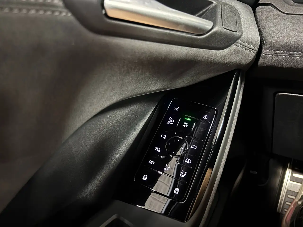 Audi SQ6 e-tron - Image 22
