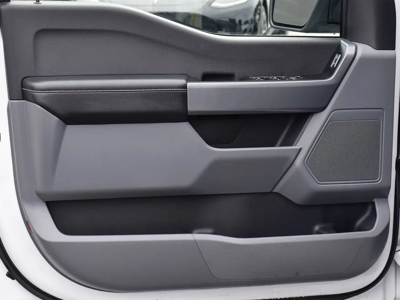 Ford F-150 - Image 23