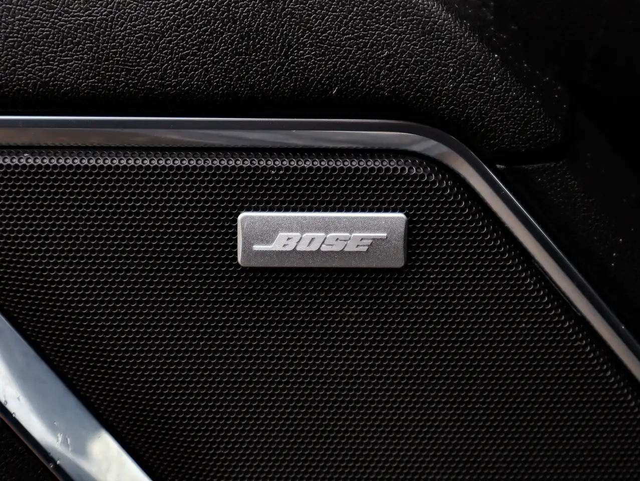 Chevrolet Silverado 1500 - Image 18